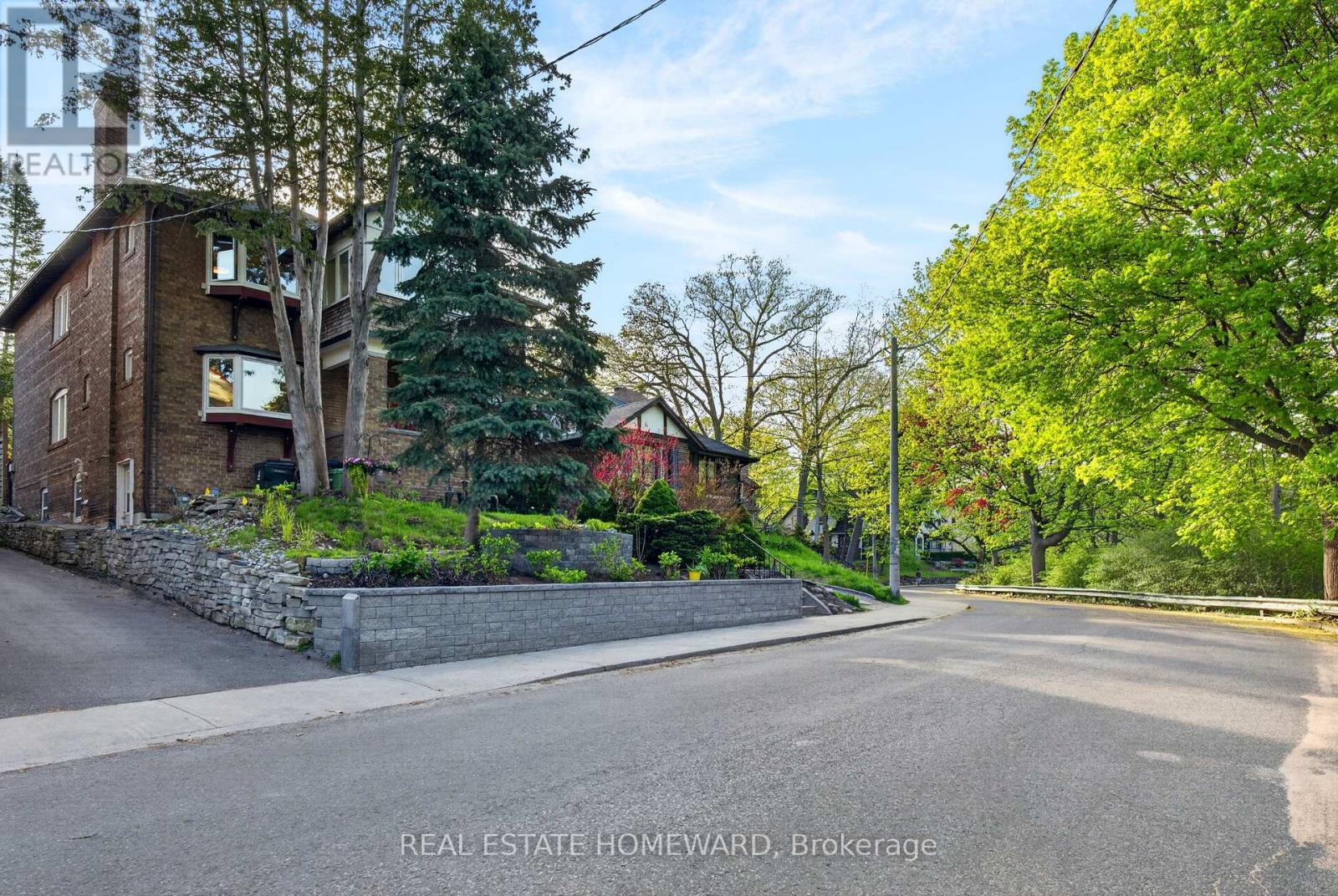 128 Glen Manor Drive, Toronto (the Beaches), Ontario