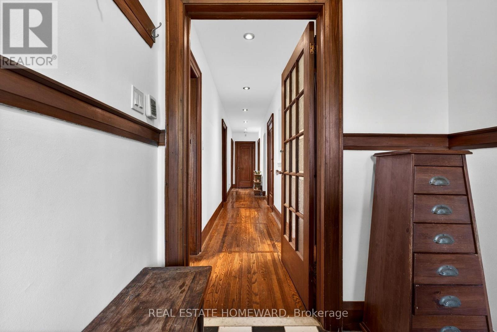 128 Glen Manor Drive, Toronto (the Beaches), Ontario