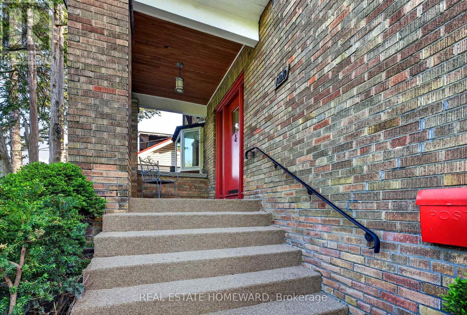 128 Glen Manor Drive, Toronto (the Beaches), Ontario