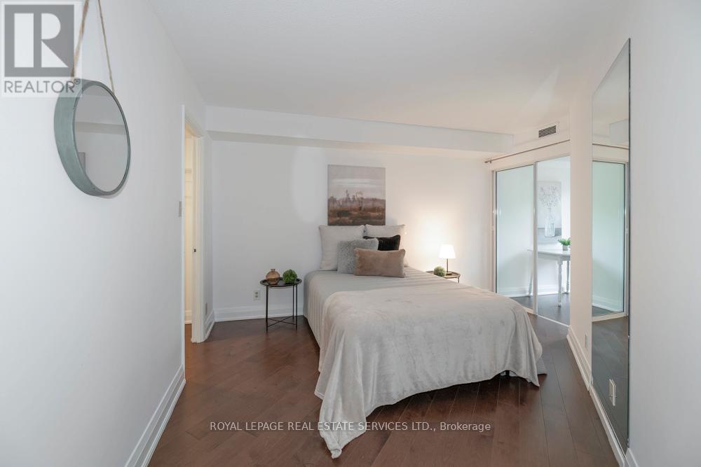 320 - 711 Bay Street, Toronto (bay Street Corridor), Ontario