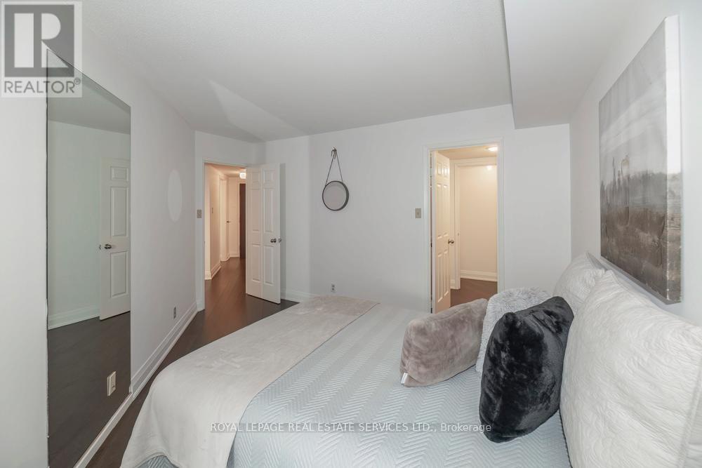320 - 711 Bay Street, Toronto (bay Street Corridor), Ontario