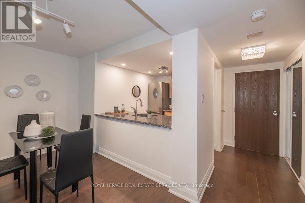 320 - 711 Bay Street, Toronto (bay Street Corridor), Ontario