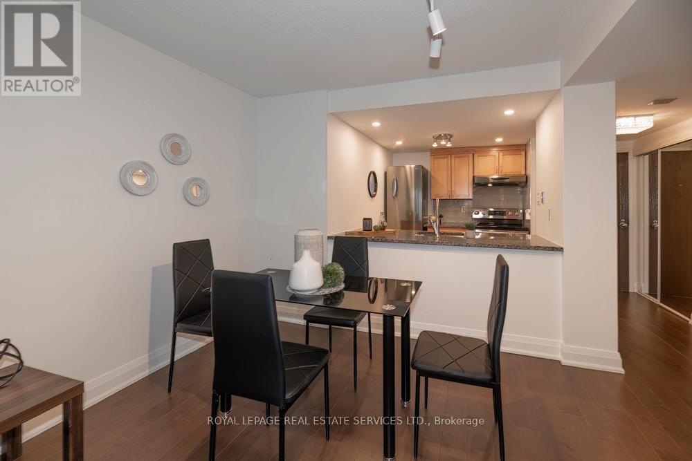 320 - 711 Bay Street, Toronto (bay Street Corridor), Ontario
