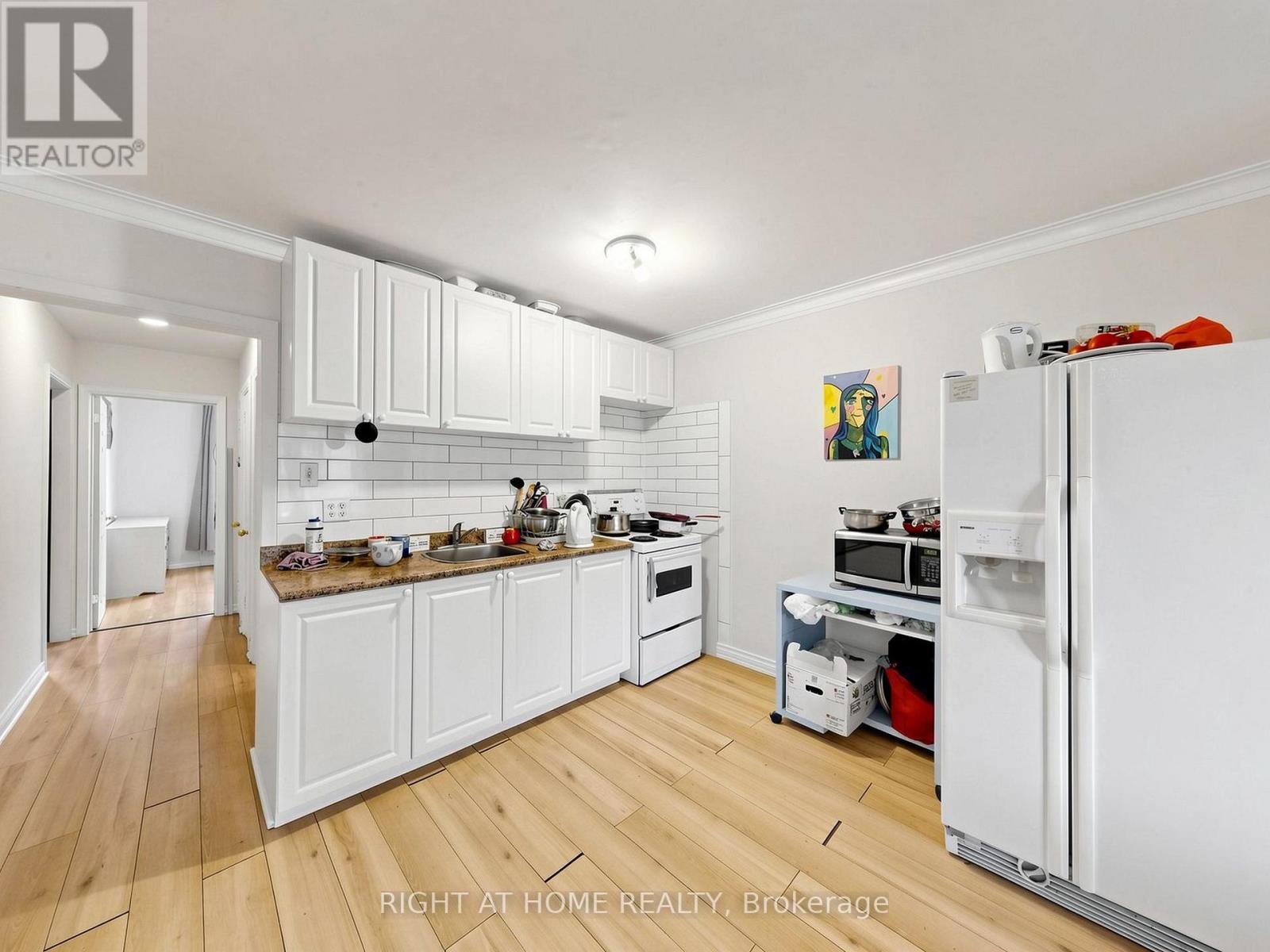 73 Garthdale Court, Toronto (bathurst Manor), Ontario