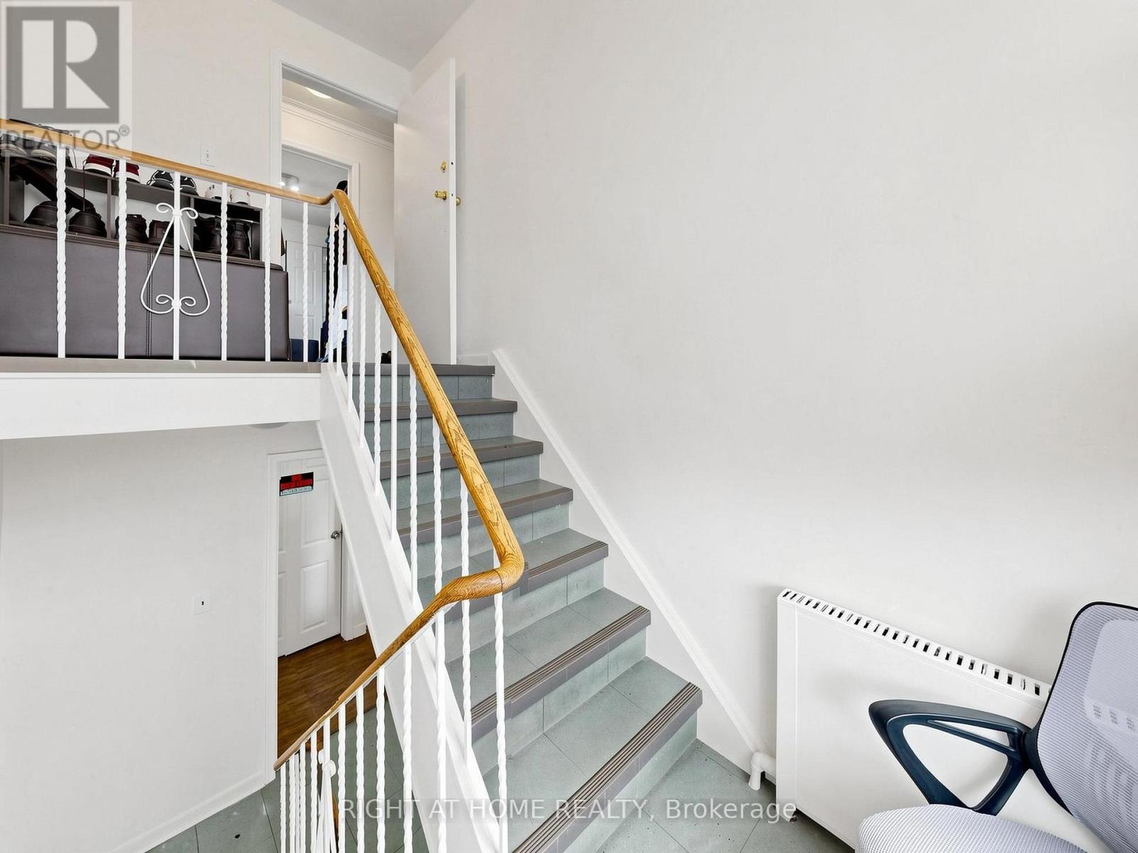 73 Garthdale Court, Toronto (bathurst Manor), Ontario