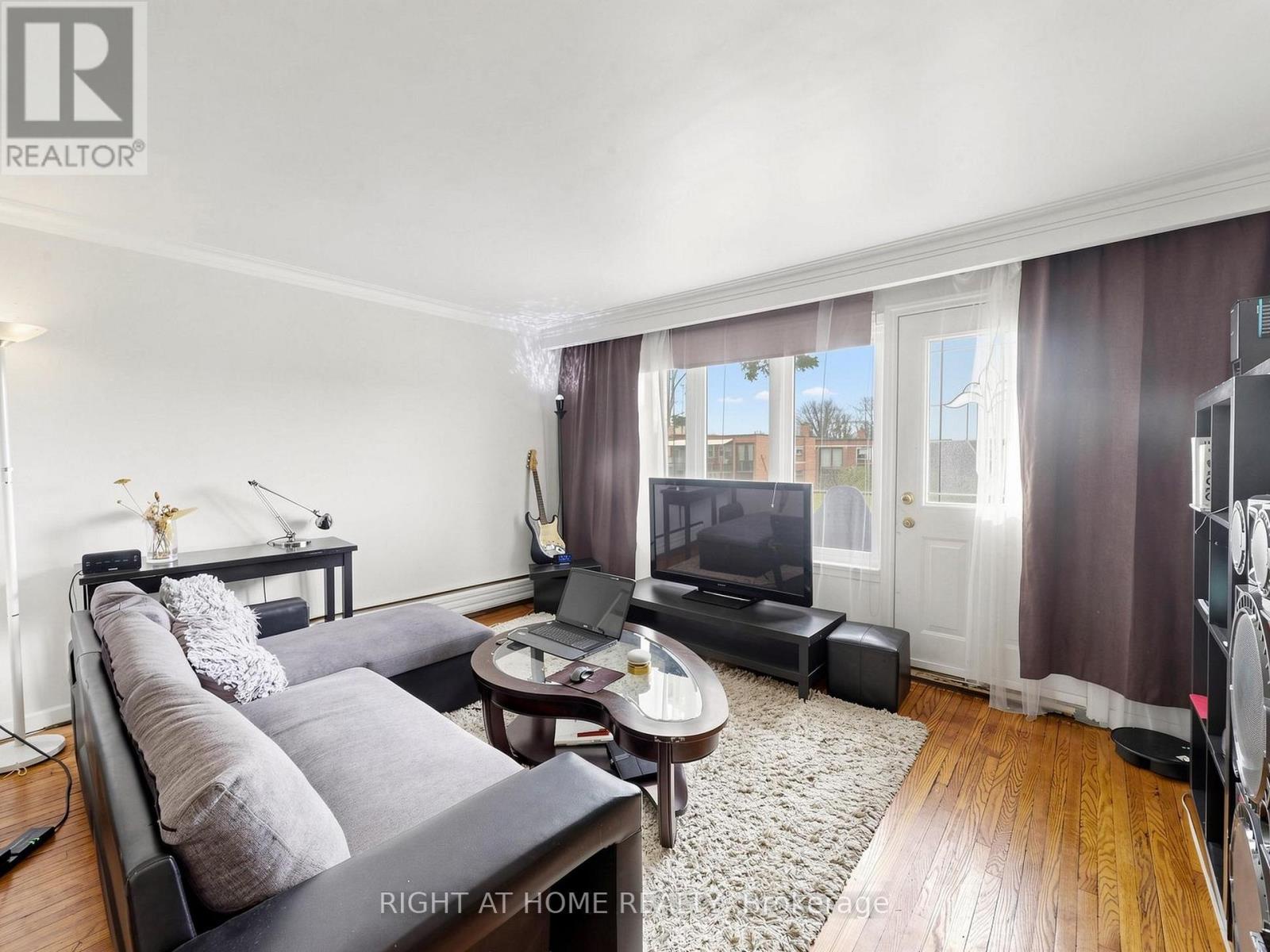 73 Garthdale Court, Toronto (bathurst Manor), Ontario