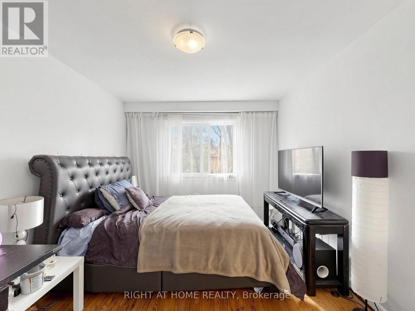 73 Garthdale Court, Toronto (bathurst Manor), Ontario
