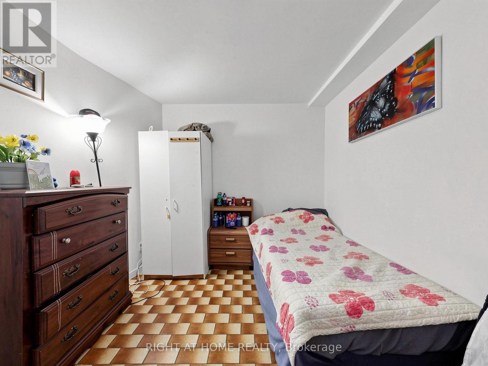 73 Garthdale Court, Toronto (bathurst Manor), Ontario