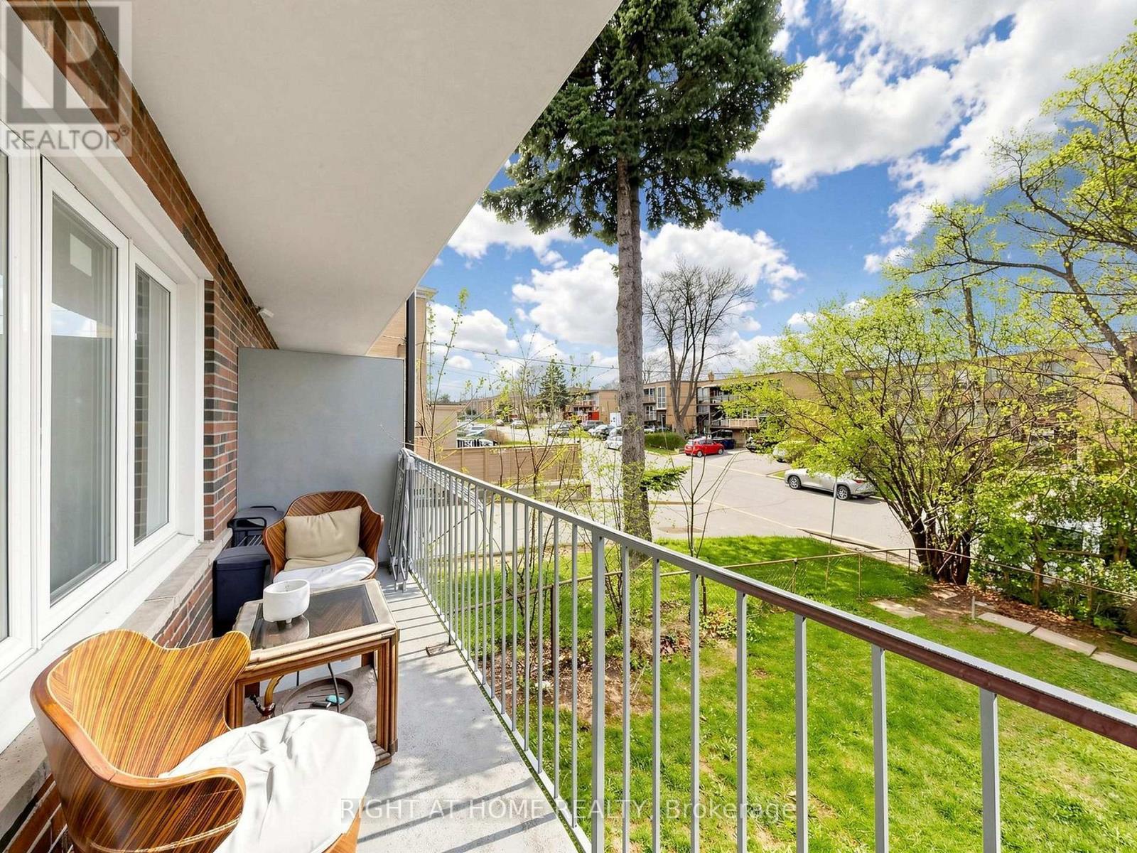 73 Garthdale Court, Toronto (bathurst Manor), Ontario