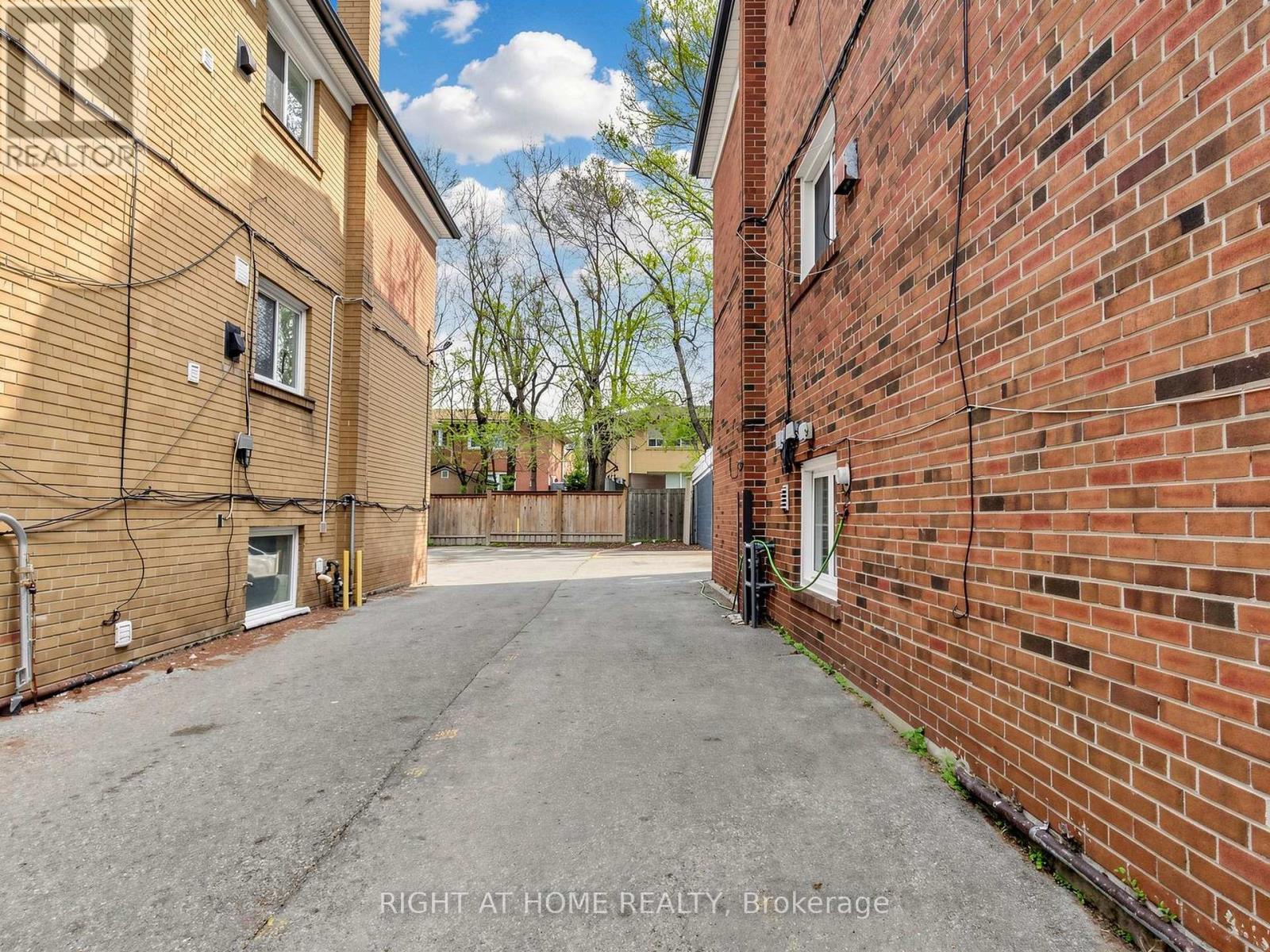 73 Garthdale Court, Toronto (bathurst Manor), Ontario