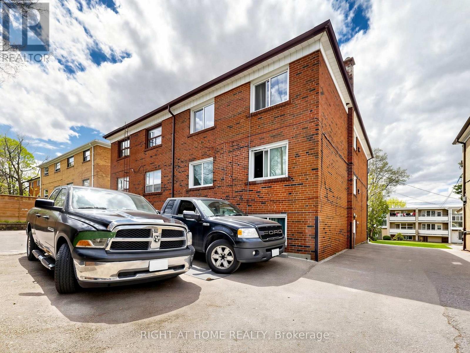 73 Garthdale Court, Toronto (bathurst Manor), Ontario