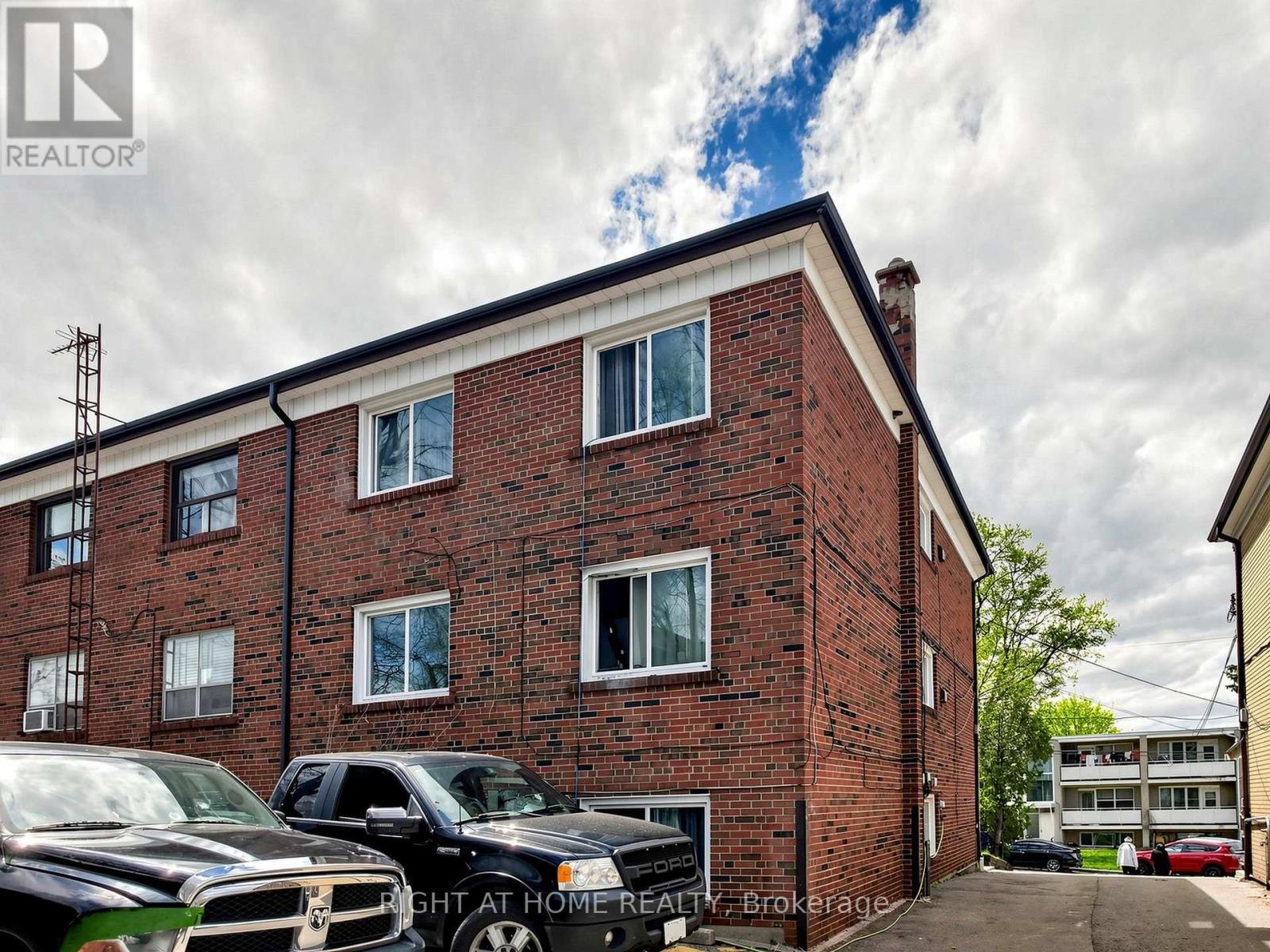 73 Garthdale Court, Toronto (bathurst Manor), Ontario
