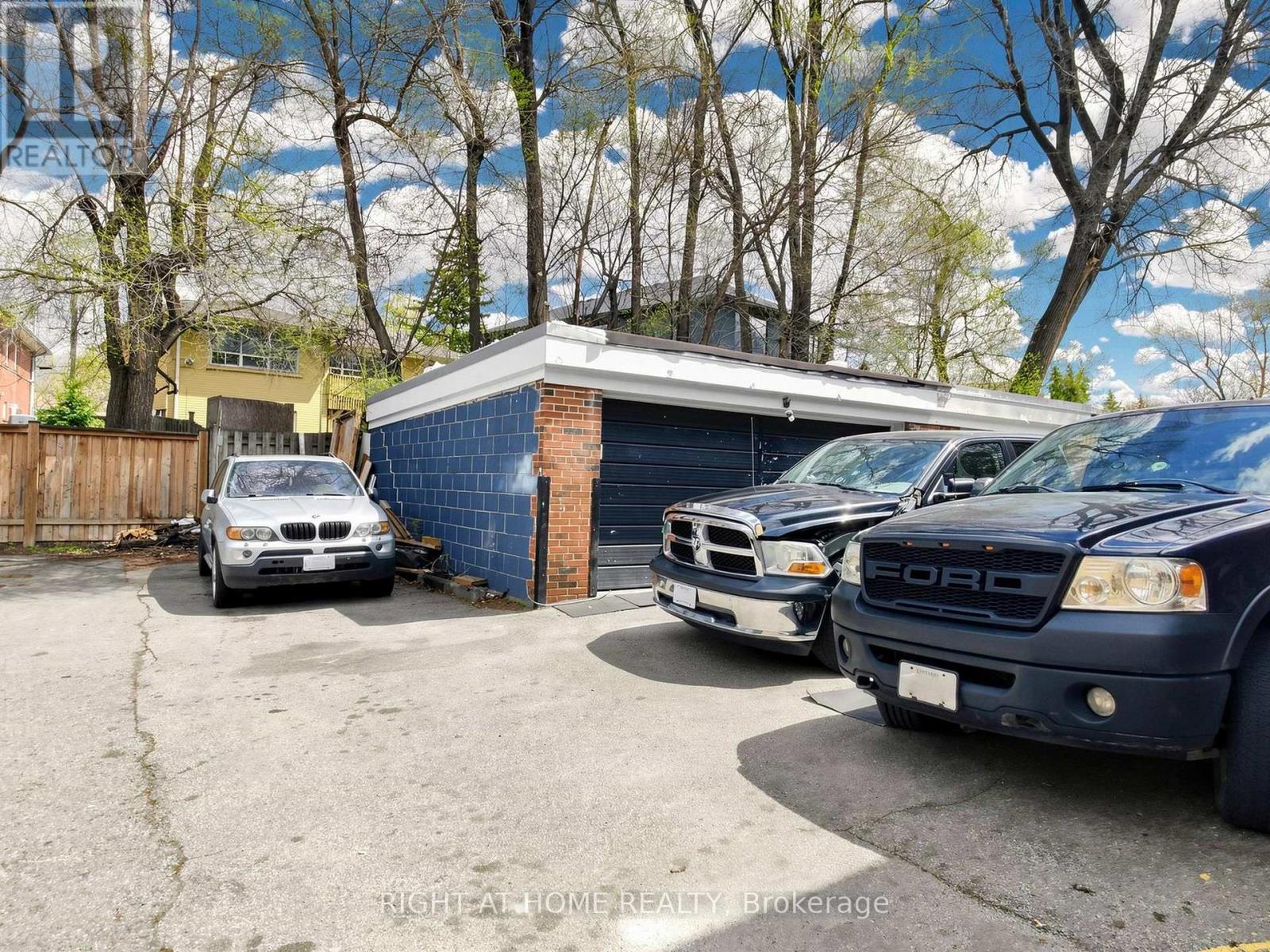 73 Garthdale Court, Toronto (bathurst Manor), Ontario