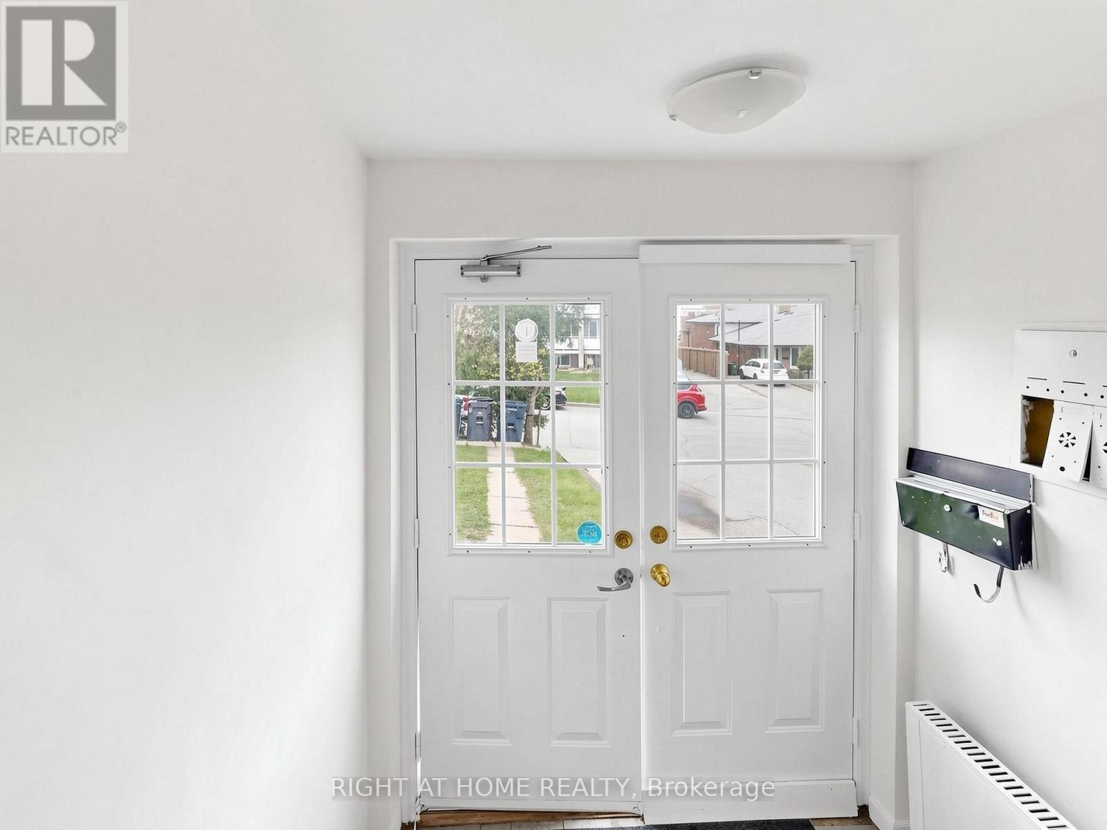 73 Garthdale Court, Toronto (bathurst Manor), Ontario