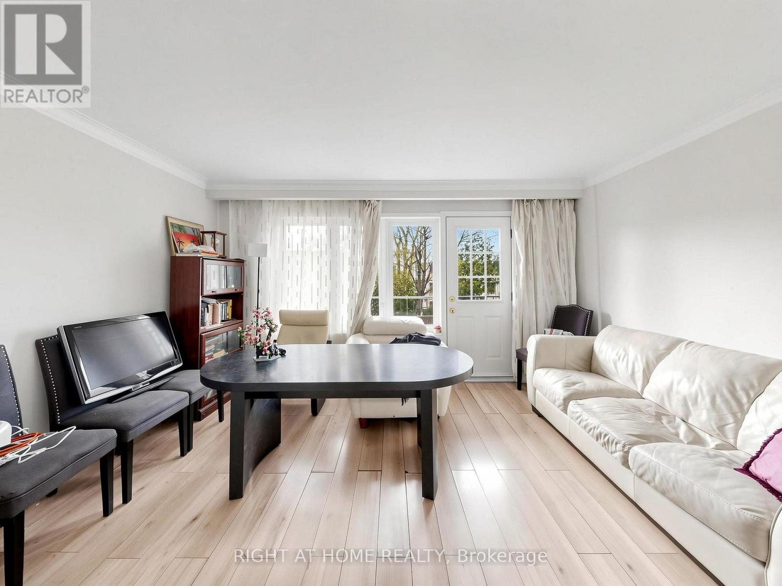 73 Garthdale Court, Toronto (bathurst Manor), Ontario