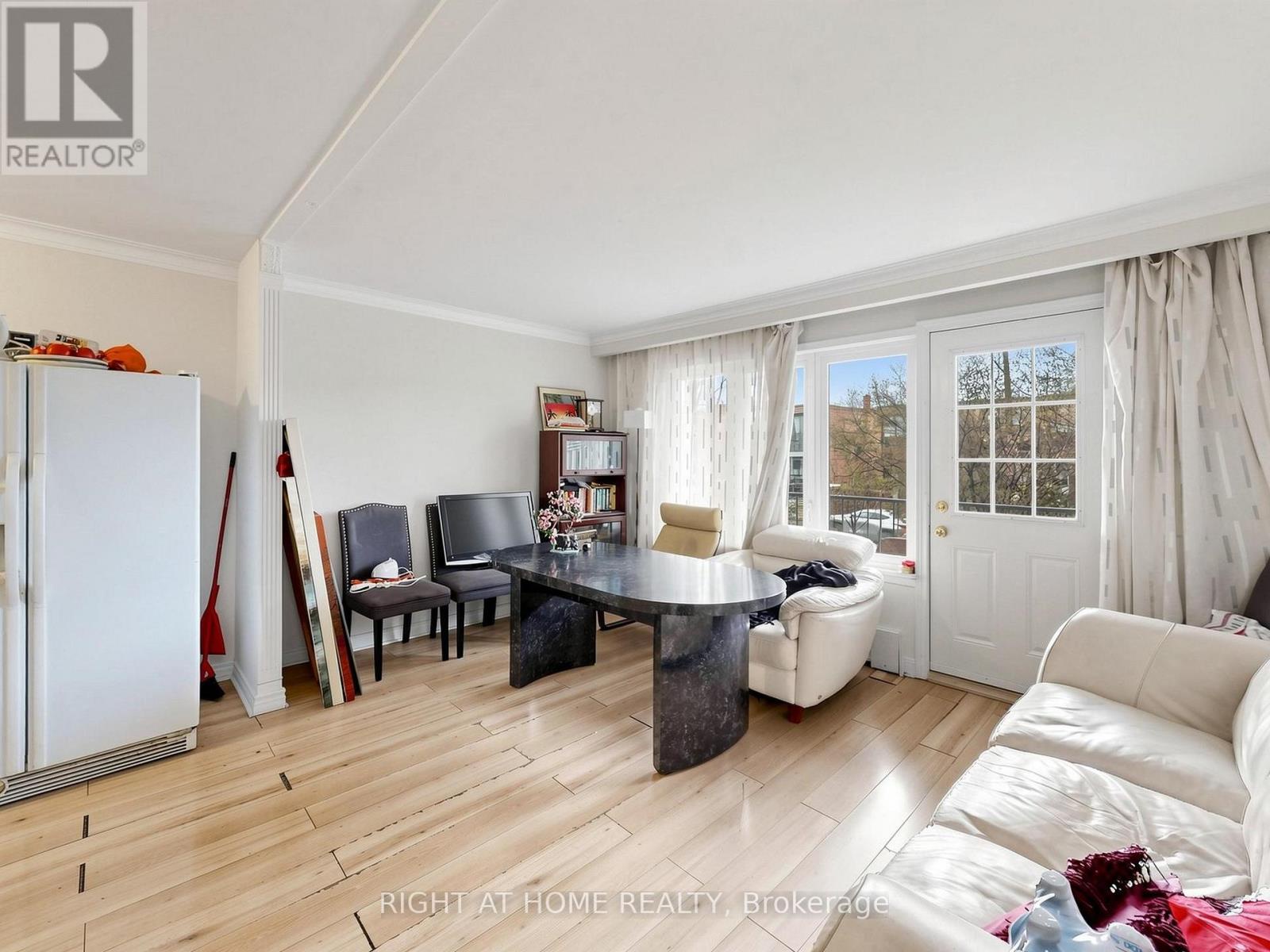 73 Garthdale Court, Toronto (bathurst Manor), Ontario