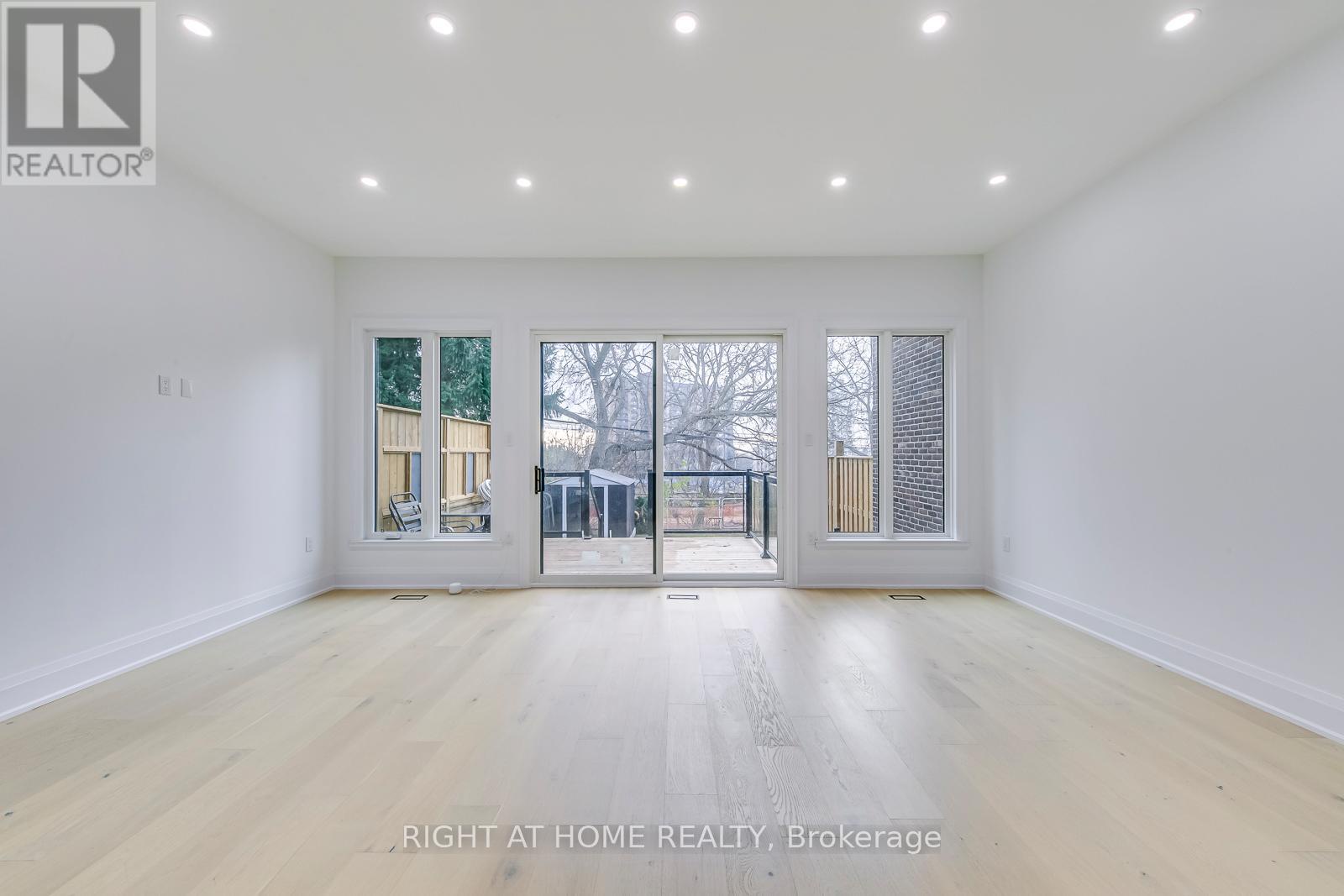 5 Enfield Avenue, Toronto (alderwood), Ontario