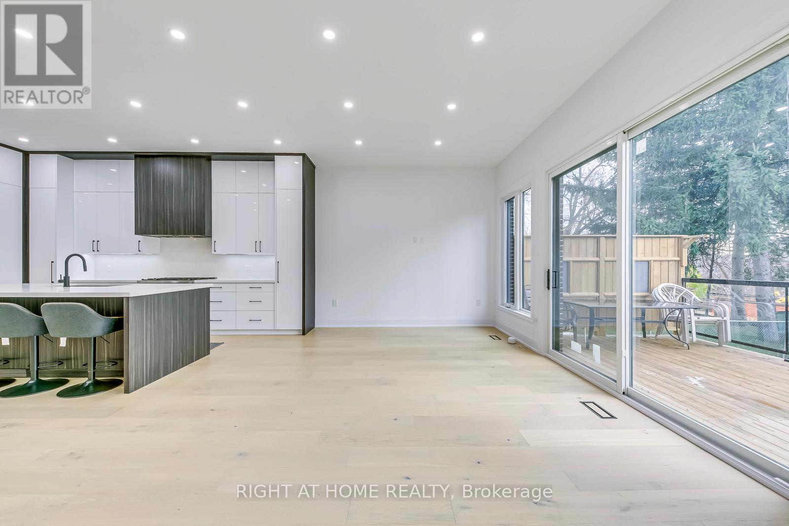 5 Enfield Avenue, Toronto (alderwood), Ontario