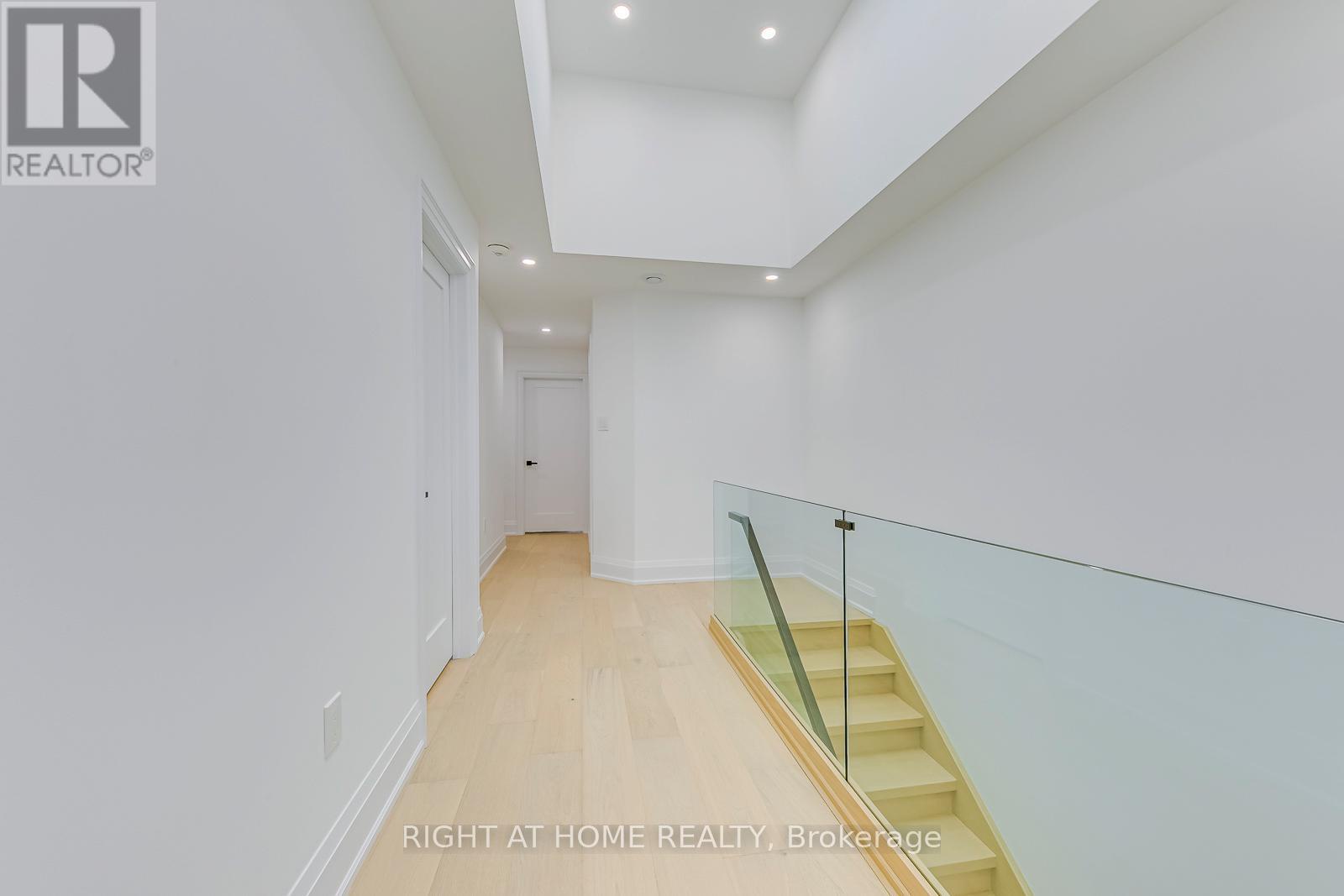 5 Enfield Avenue, Toronto (alderwood), Ontario