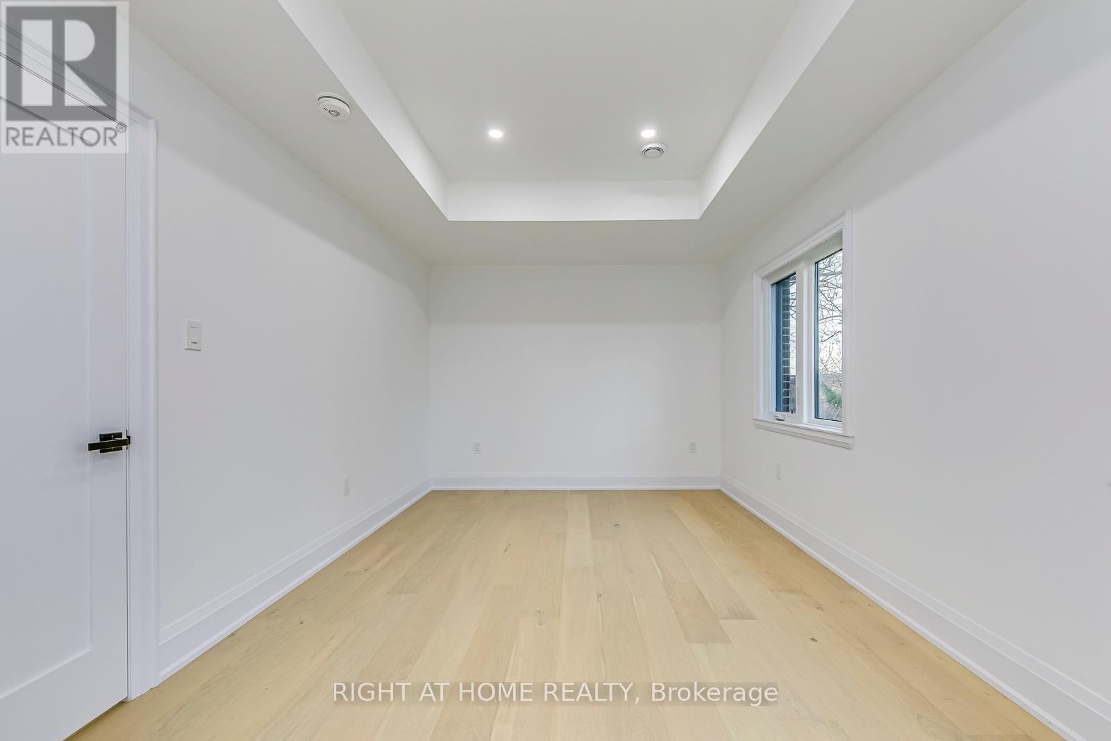 5 Enfield Avenue, Toronto (alderwood), Ontario