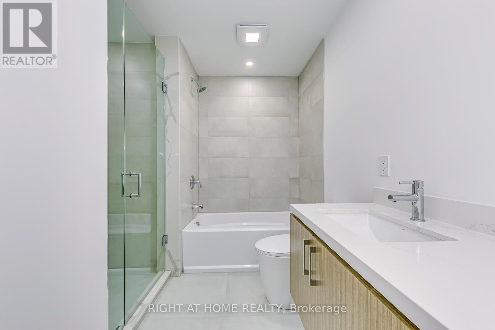 5 Enfield Avenue, Toronto (alderwood), Ontario