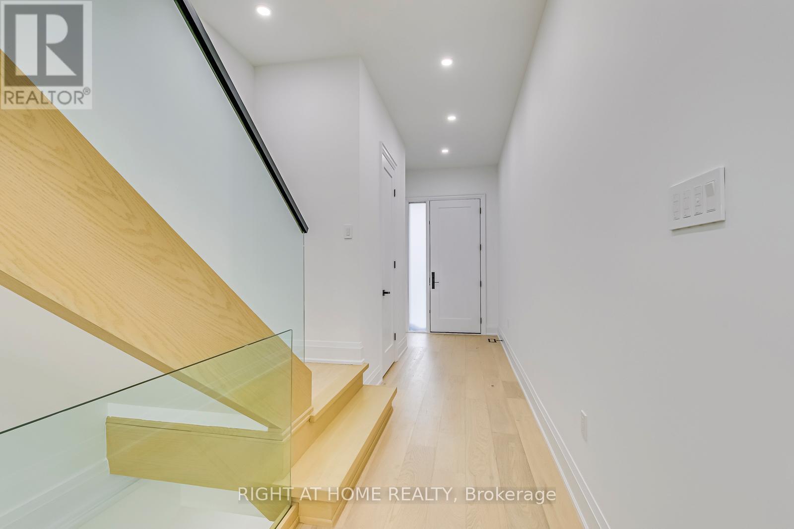 5 Enfield Avenue, Toronto (alderwood), Ontario