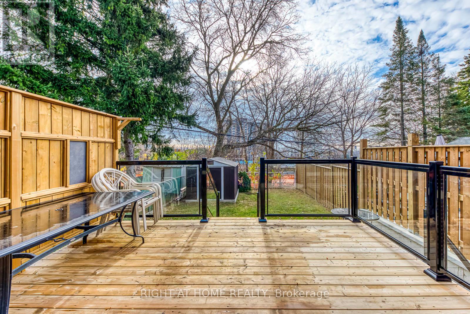 5 Enfield Avenue, Toronto (alderwood), Ontario
