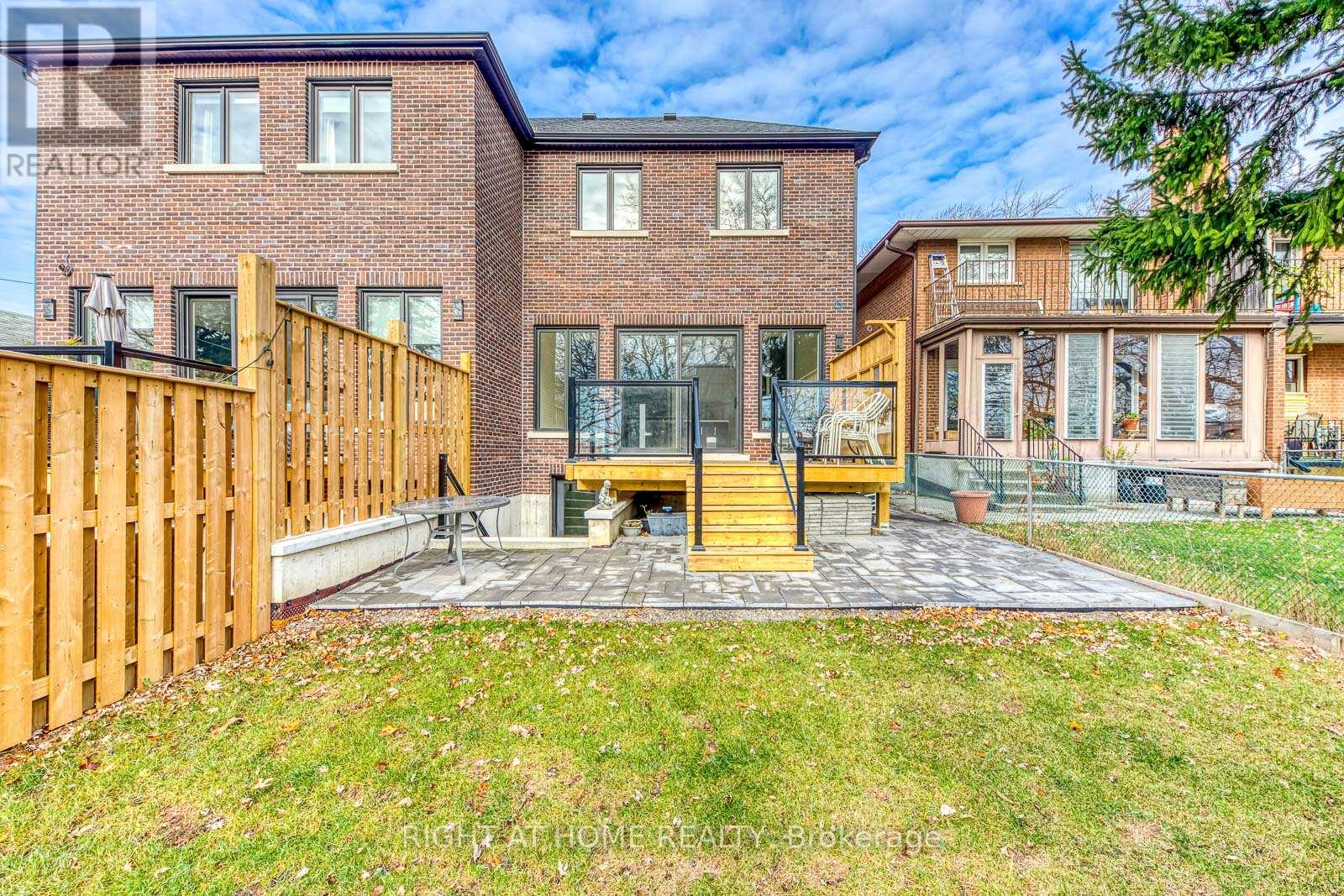 5 Enfield Avenue, Toronto (alderwood), Ontario