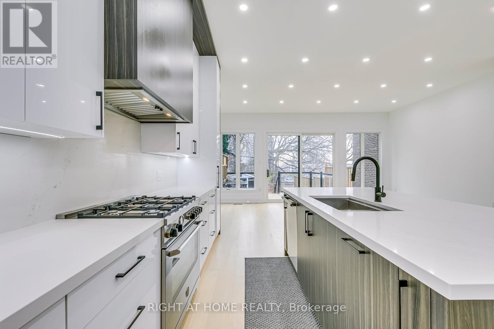 5 Enfield Avenue, Toronto (alderwood), Ontario