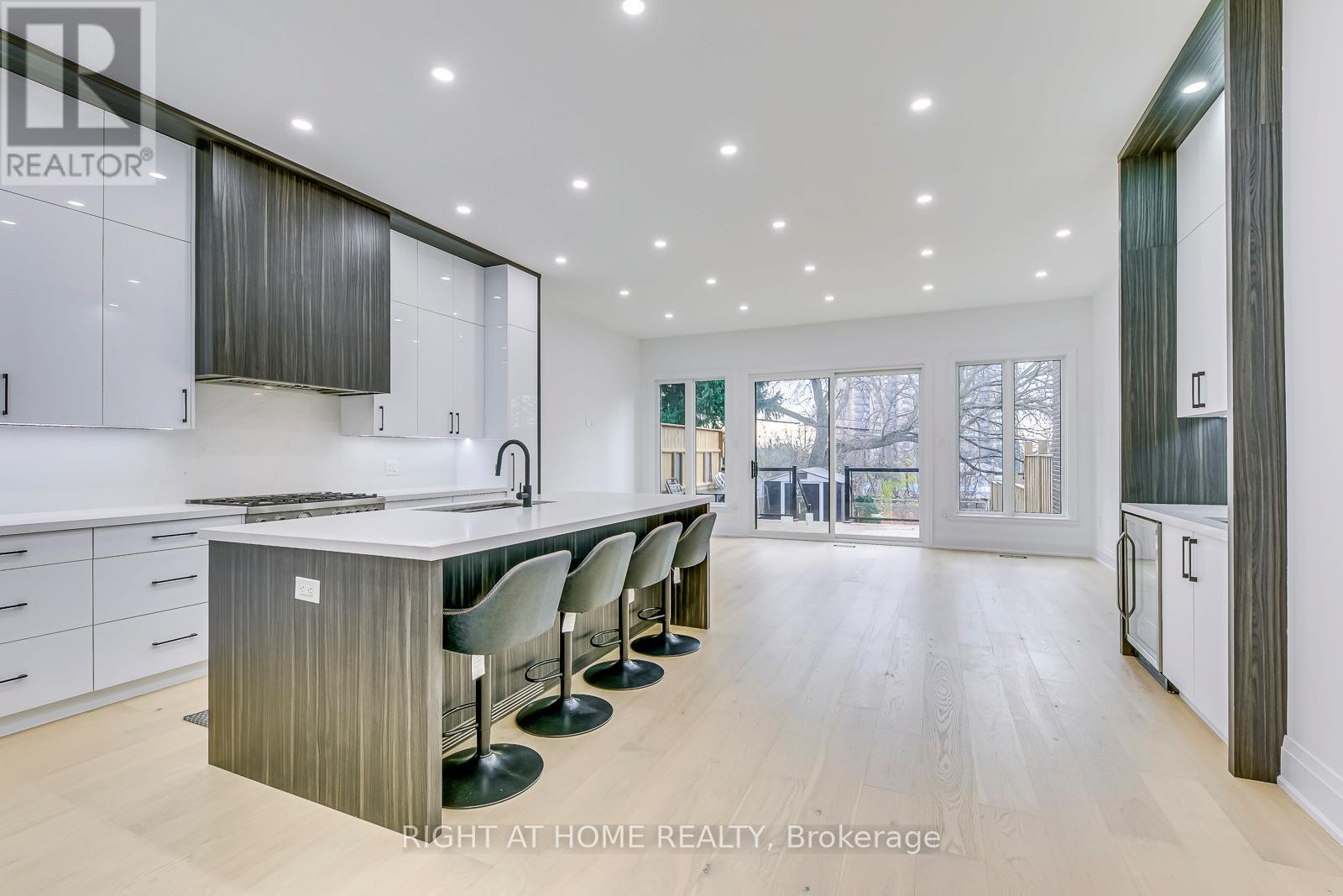 5 Enfield Avenue, Toronto (alderwood), Ontario
