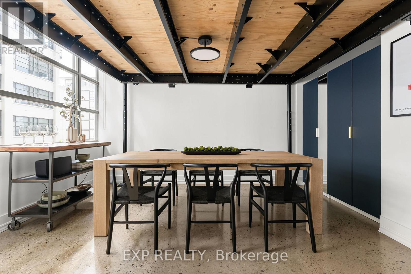 301 - 637 Lake Shore Boulevard W, Toronto (niagara), Ontario