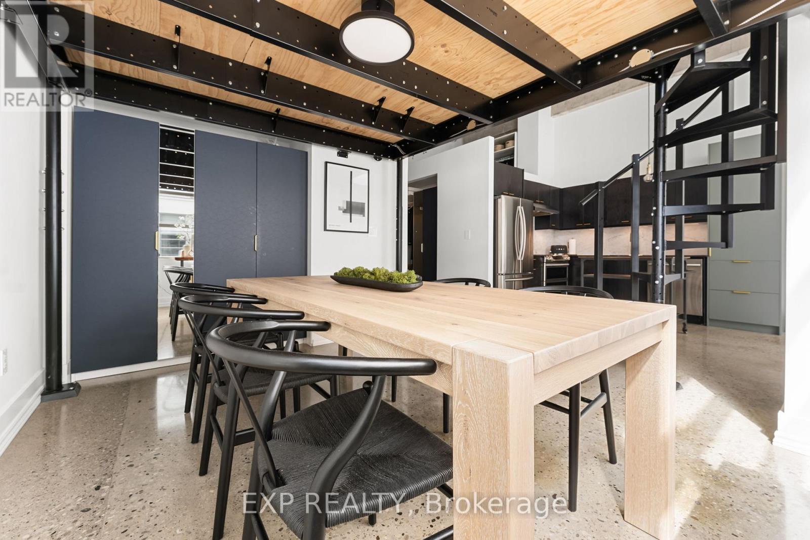 301 - 637 Lake Shore Boulevard W, Toronto (niagara), Ontario