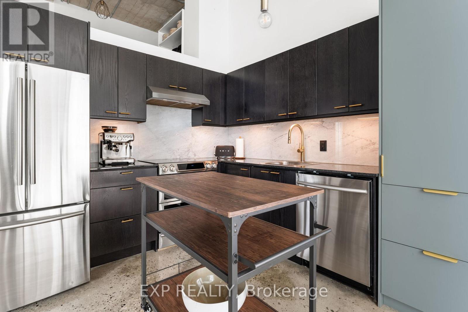 301 - 637 Lake Shore Boulevard W, Toronto (niagara), Ontario