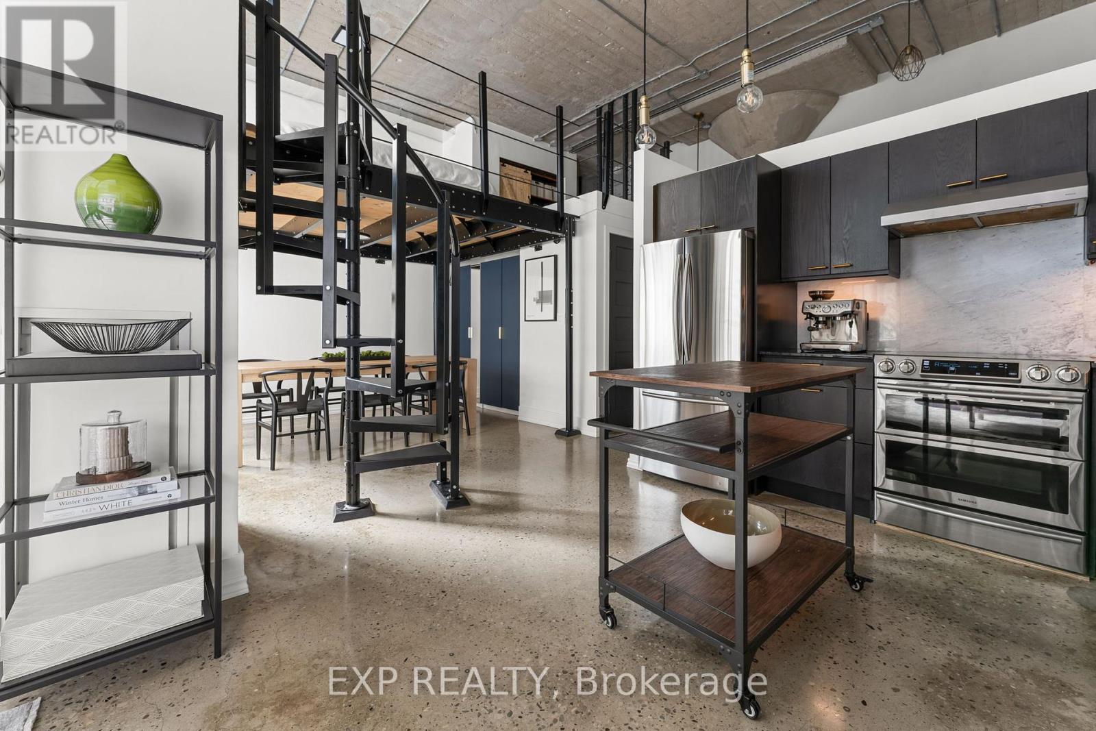 301 - 637 Lake Shore Boulevard W, Toronto (niagara), Ontario