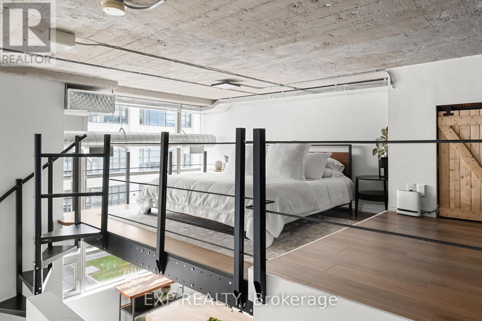 301 - 637 Lake Shore Boulevard W, Toronto (niagara), Ontario