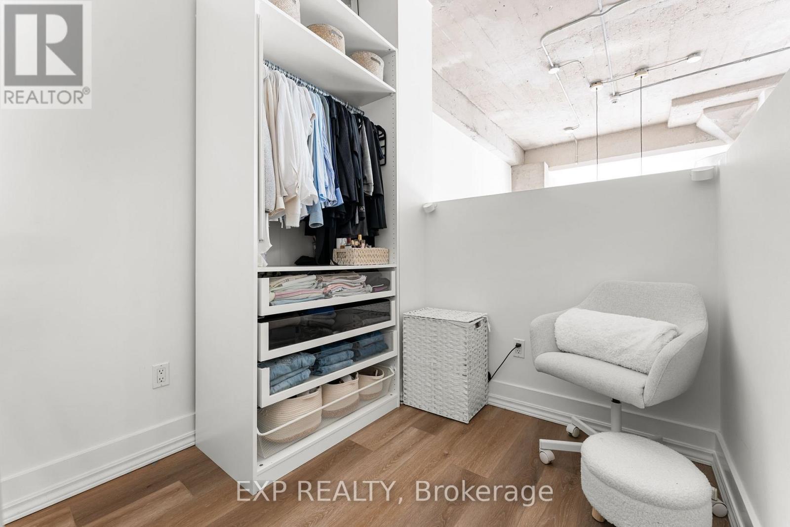 301 - 637 Lake Shore Boulevard W, Toronto (niagara), Ontario