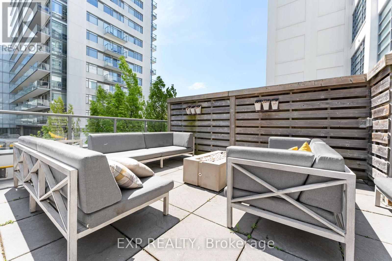 301 - 637 Lake Shore Boulevard W, Toronto (niagara), Ontario
