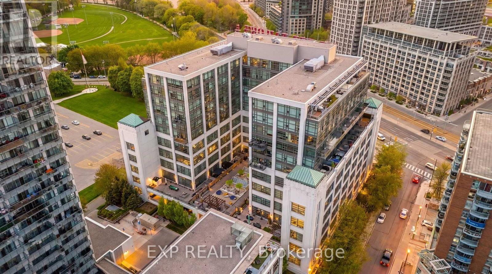 301 - 637 Lake Shore Boulevard W, Toronto (niagara), Ontario