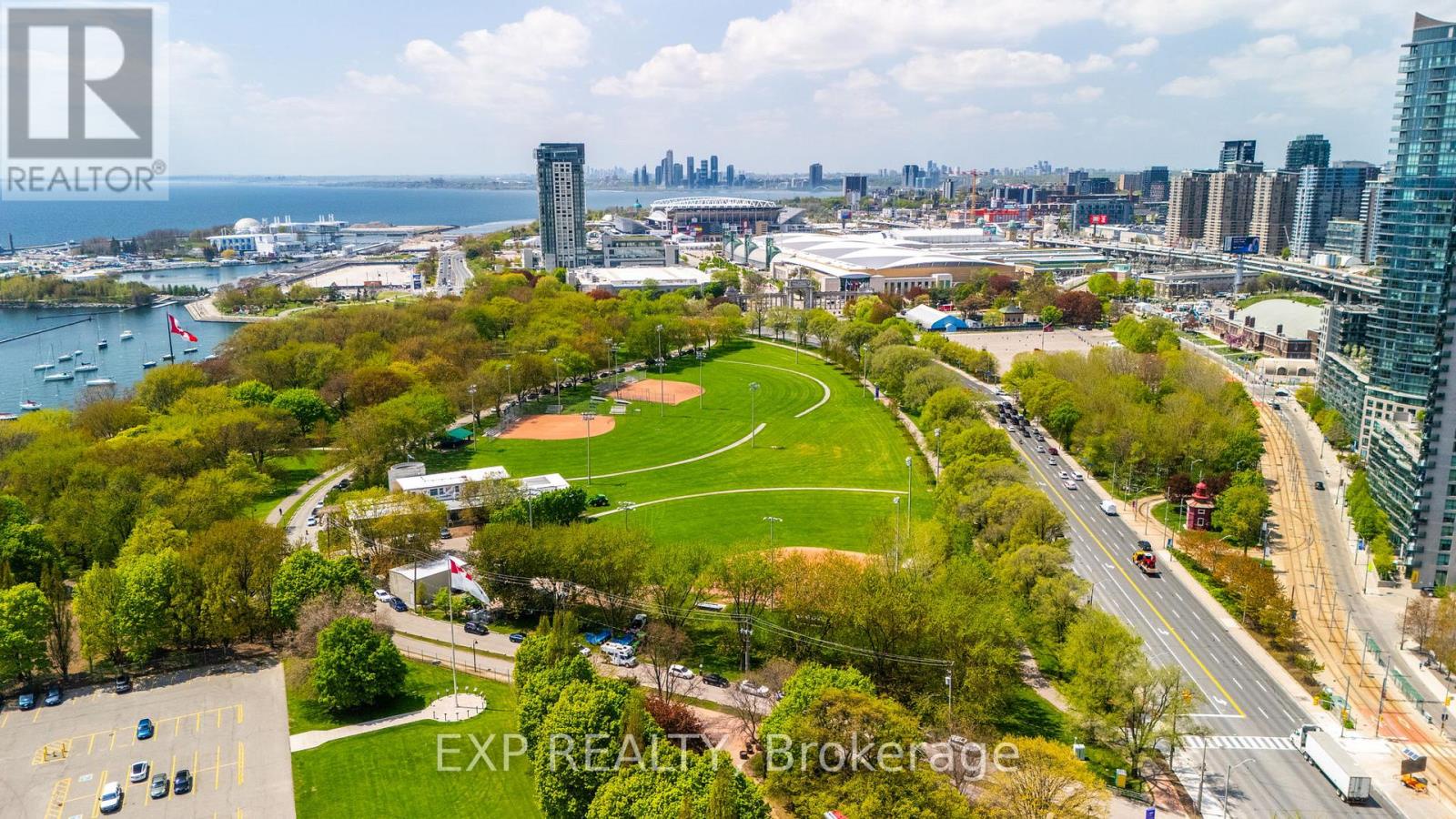 301 - 637 Lake Shore Boulevard W, Toronto (niagara), Ontario