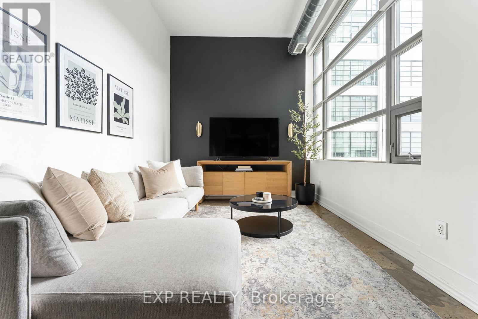 301 - 637 Lake Shore Boulevard W, Toronto (niagara), Ontario