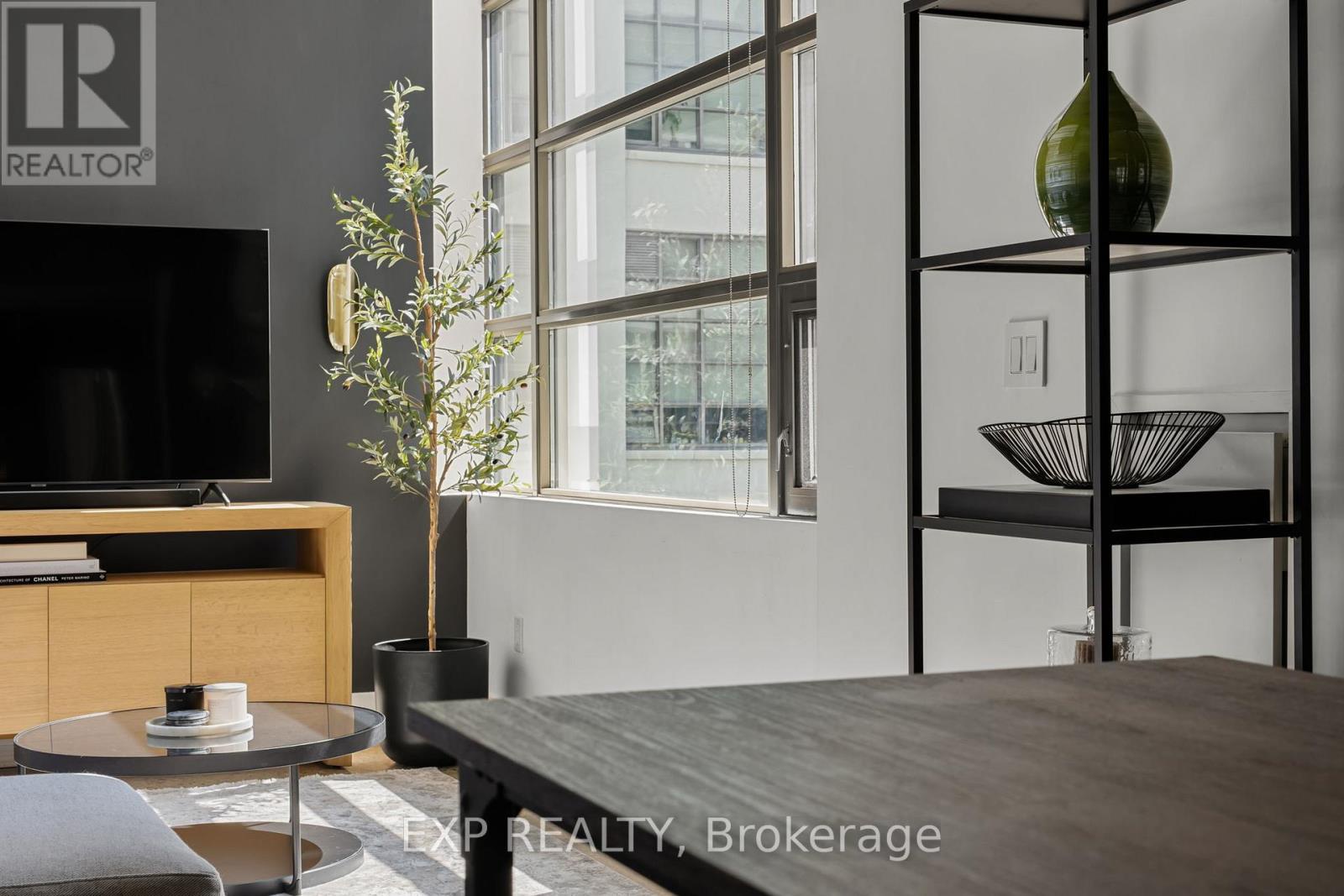 301 - 637 Lake Shore Boulevard W, Toronto (niagara), Ontario