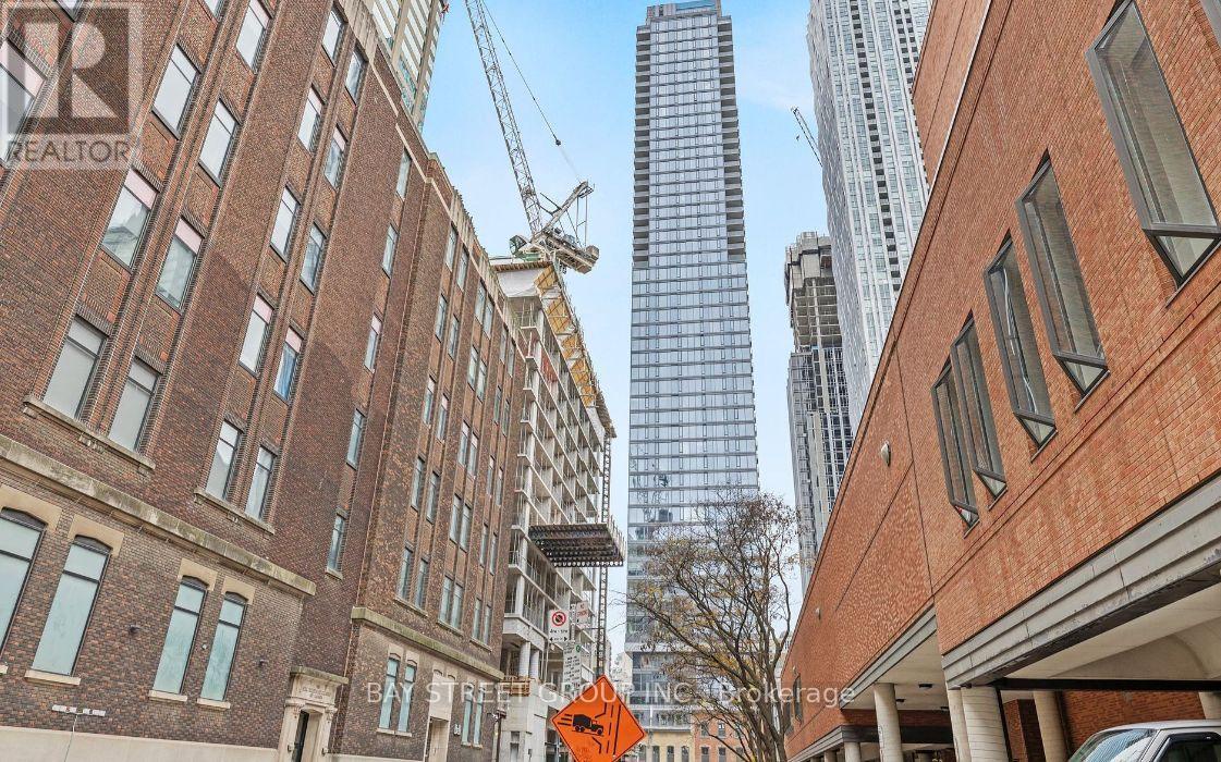 2009 - 8 Cumberland Street, Toronto (annex), Ontario