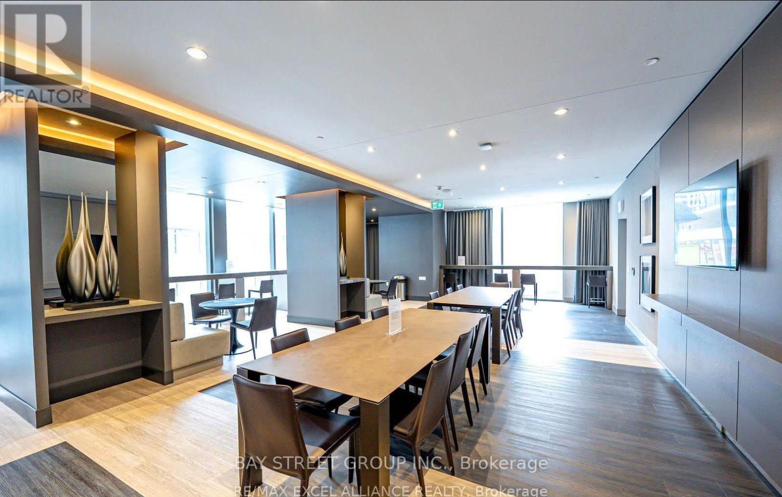 2009 - 8 Cumberland Street, Toronto (annex), Ontario