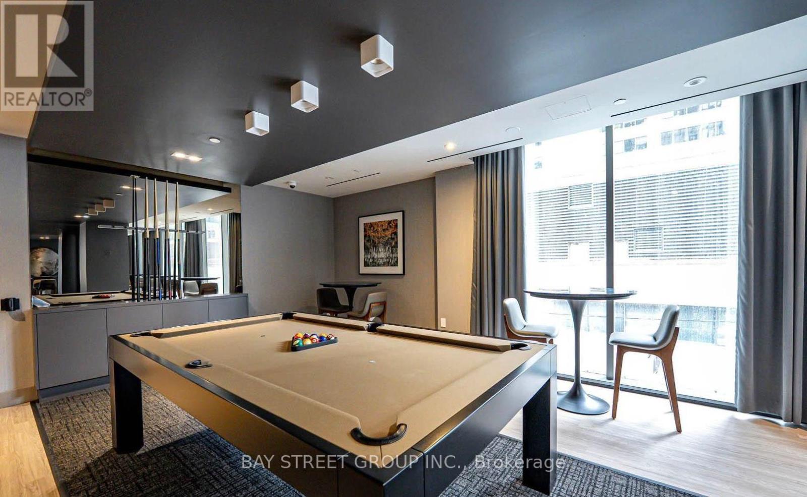 2009 - 8 Cumberland Street, Toronto (annex), Ontario
