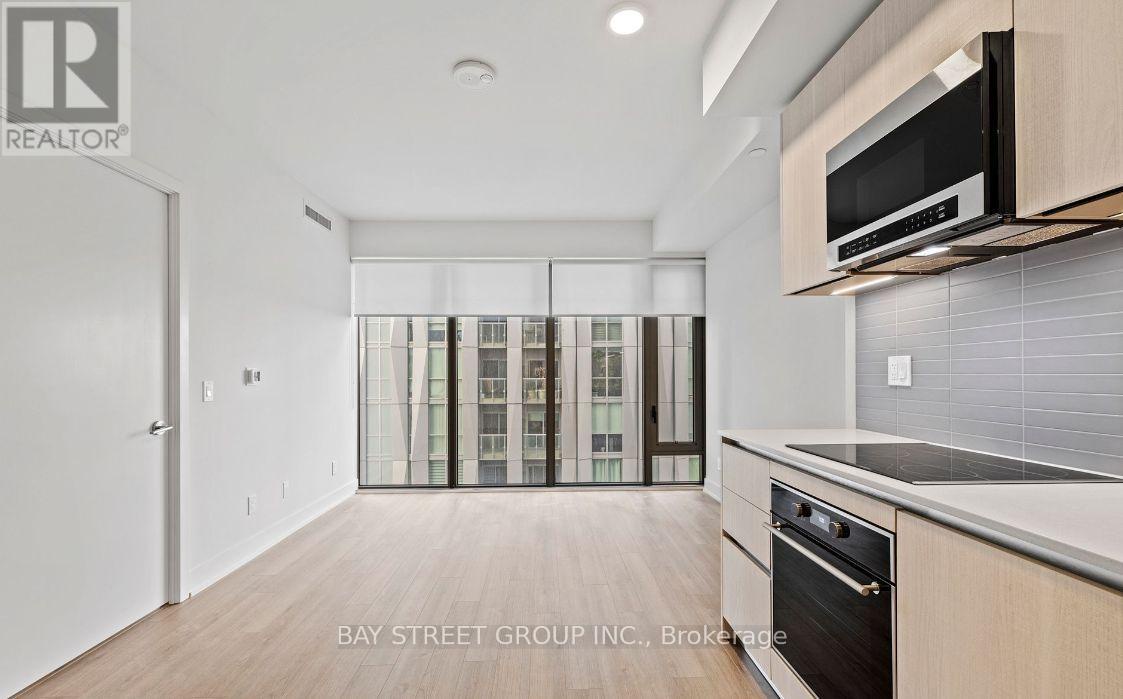 2009 - 8 Cumberland Street, Toronto (annex), Ontario
