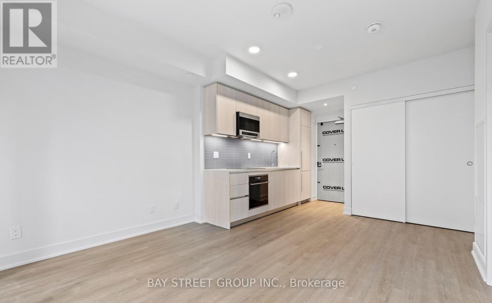 2009 - 8 Cumberland Street, Toronto (annex), Ontario