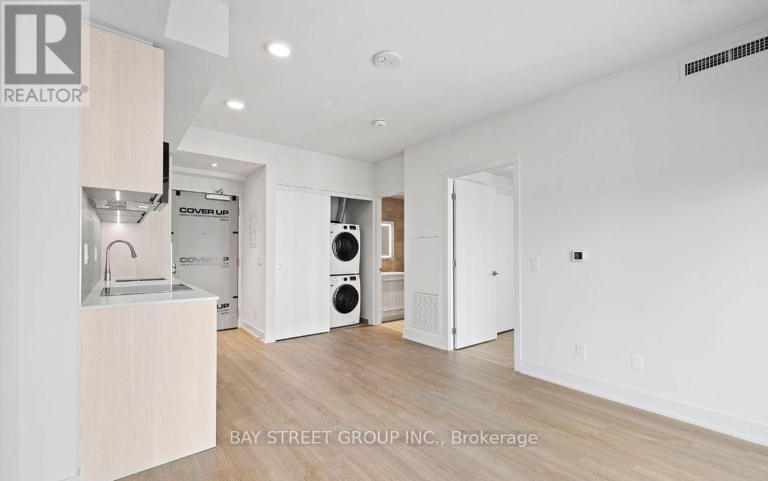 2009 - 8 Cumberland Street, Toronto (annex), Ontario