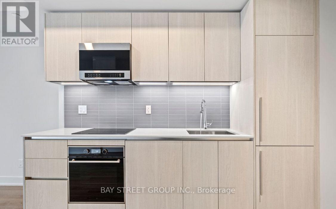 2009 - 8 Cumberland Street, Toronto (annex), Ontario