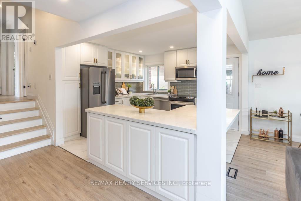 126 Roebuck Drive, Toronto (kennedy Park), Ontario