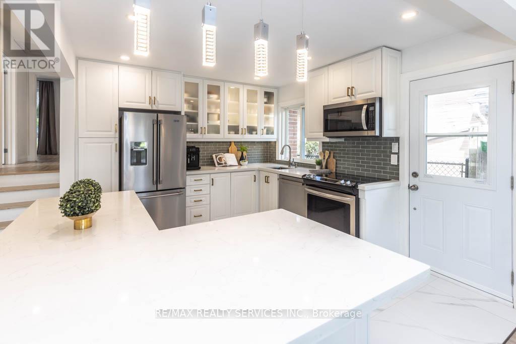 126 Roebuck Drive, Toronto (kennedy Park), Ontario